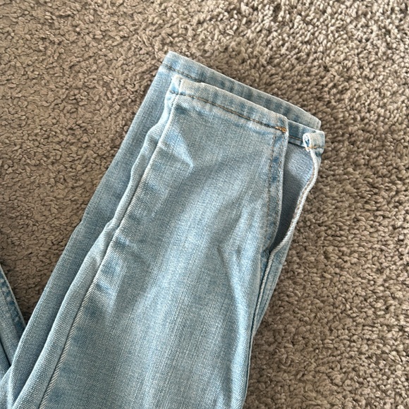 Women’s Levi Skinny Jeans - Picture 4 of 7